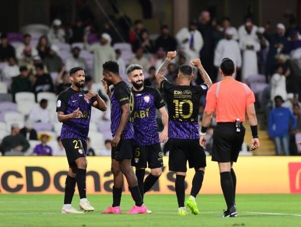 لاعبو العين