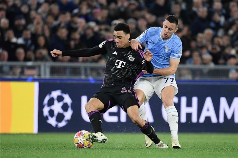 لقاء الذهاب بين الفريقين