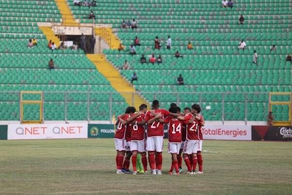 لاعبو الأهلي