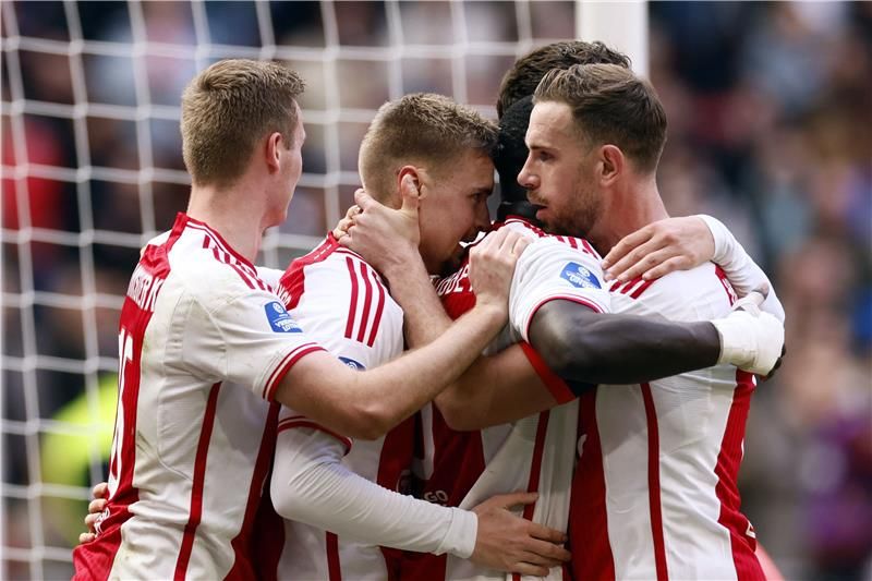 لاعبو أياكس أمستردام