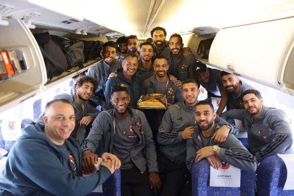 بعثة الأهلي تحتفل بعيد ميلاد أفشة