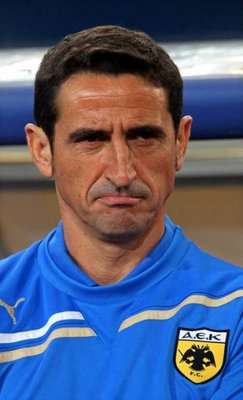 الإسباني مانويل خيمينيز المدير الفني السابق لأيك أثينا