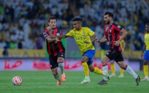 لقاء سابق بين الفريقين