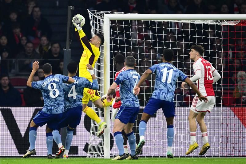 من لقاء أياكس وأستون فيلا