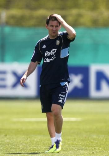 ميسي أثناء تدريبات الأرجنتين إستعداد لمواجهة منتخب تشيلي 