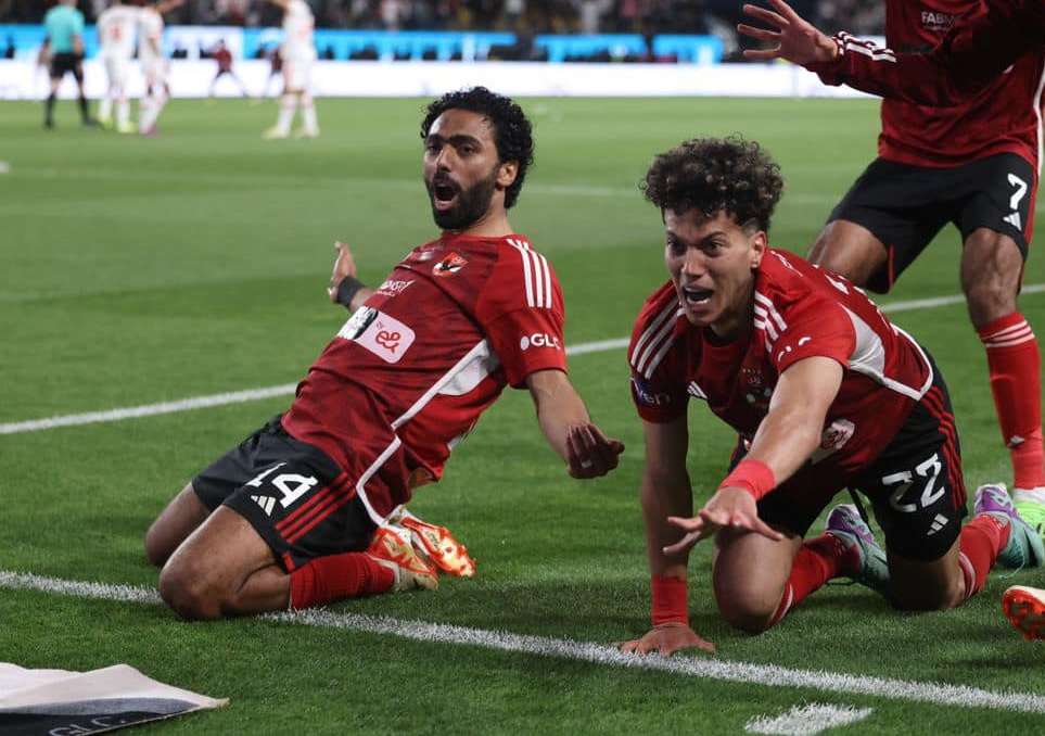 حسين الشحات (جهة اليسار)