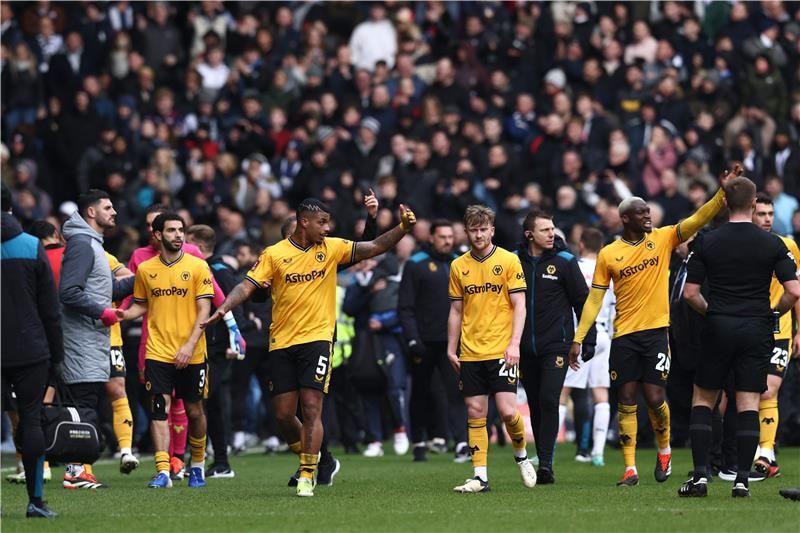 لاعبو وولفرهامبتون