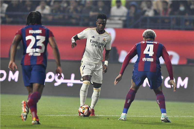 كلاسيكو سابق بين الفريقين