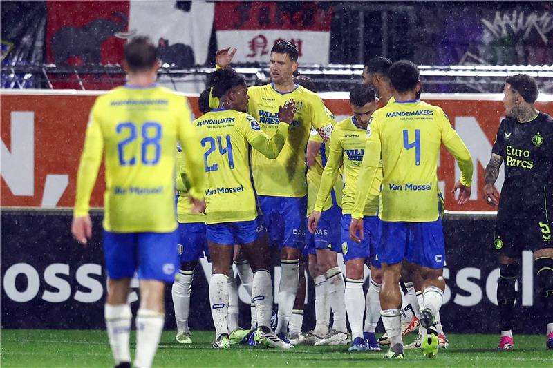 لاعبو فالفيك