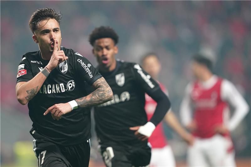 لاعبو فيتوريا جيمارايش