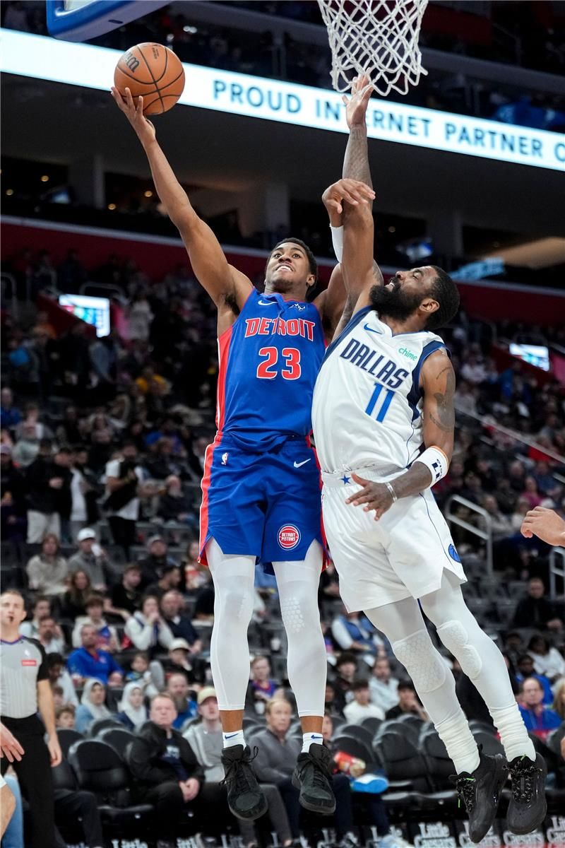 من مباراة دالاس مافريكس وديترويت بيستونز