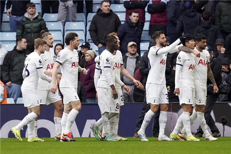 فرحة لاعبي توتنهام