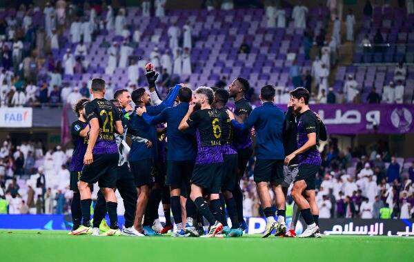 لاعبو العين