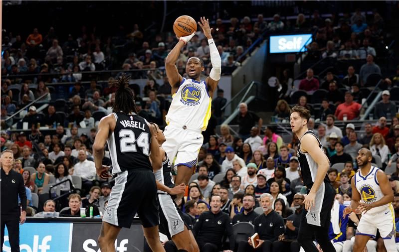 من مباراة جولدن ستيت واريورز و سان أنطونيو سبيرز