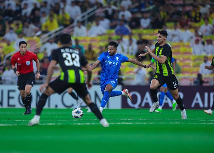 من مباراة سابقة بين الهلال والاتحاد