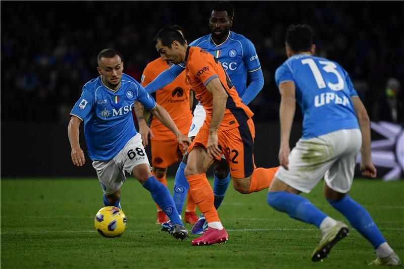 لقاء سابق بين الفريقين