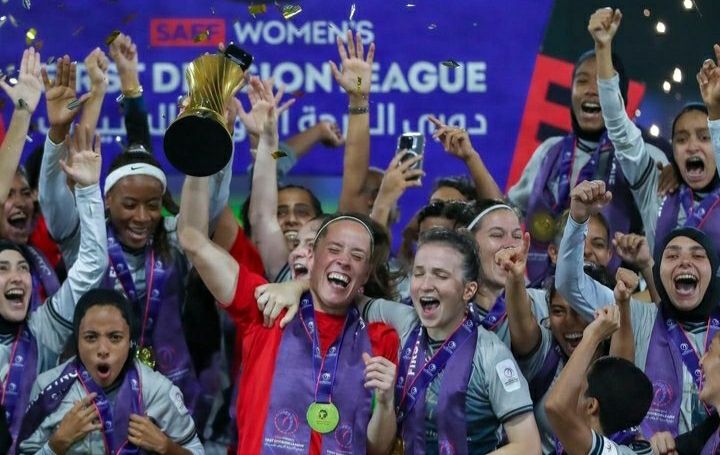 احتفال لاعبات العلا باللقب