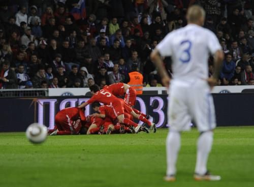 2011-10-07t200002z_01_sto10_rtridsp_3_soccer-euro_reuters