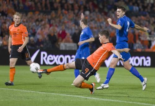 2011-10-07t194431z_01_mkn04_rtridsp_3_soccer-euro_reuters