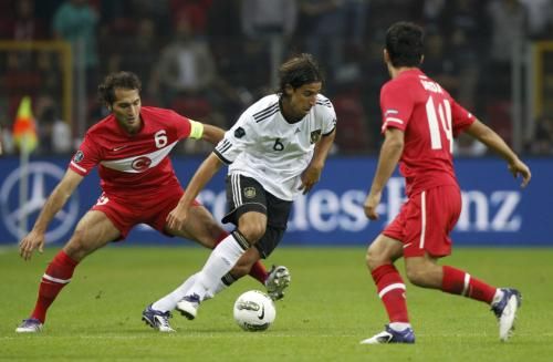 2011-10-07t185340z_01_stn107_rtridsp_3_soccer-euro_reuters