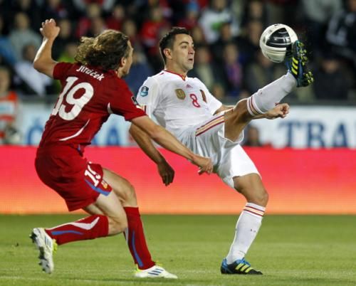 2011-10-07t201753z_01_nso09_rtridsp_3_soccer-euro_reuters