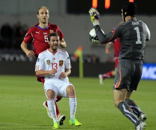 2011-10-07t195024z_01_nso06_rtridsp_3_soccer-euro_reuters