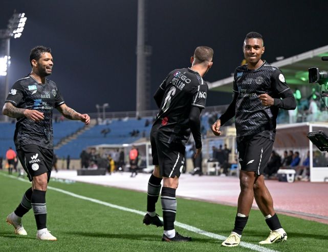 لاعبو الشباب