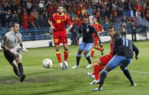 2011-10-07t193247z_01_nvr03_rtridsp_3_soccer-euro_reuters