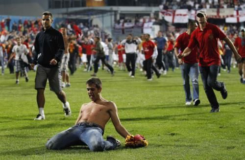 2011-10-07t211457z_01_nvr25_rtridsp_3_soccer-euro_reuters