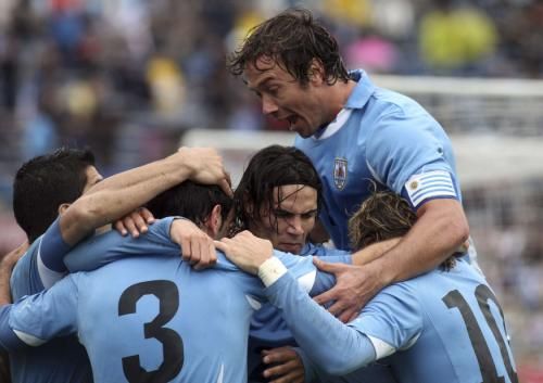 2011-10-07t204423z_01_ast09_rtridsp_3_soccer-world-southamerica_reuters