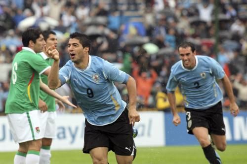 2011-10-07t202036z_01_ast01_rtridsp_3_soccer-world-southamerica_reuters