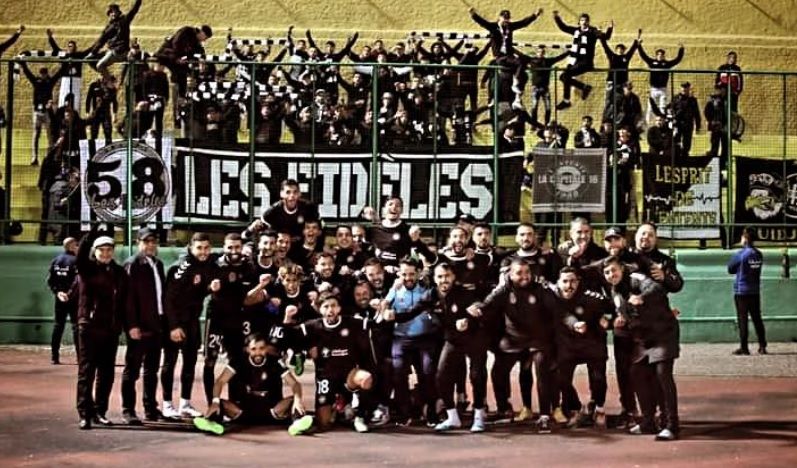 لاعبو وفاق سطيف مع مشجعيهم