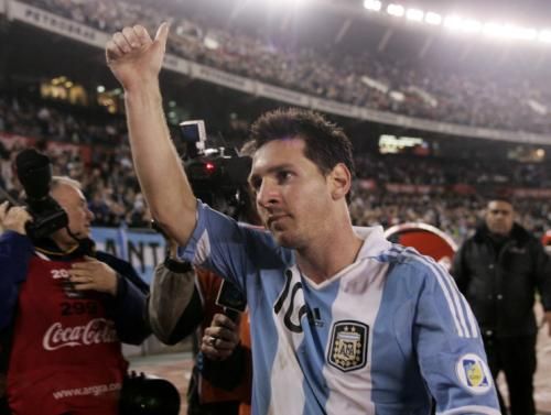 2011-10-08t014226z_01_bas102_rtridsp_3_soccer-world-southamerica_reuters