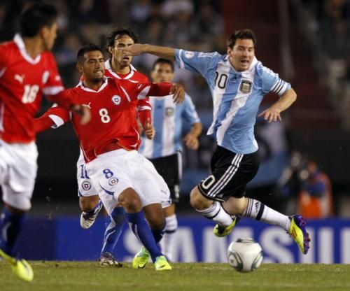 2011-10-08t001034z_01_bas13_rtridsp_3_soccer-world-southamerica_reuters