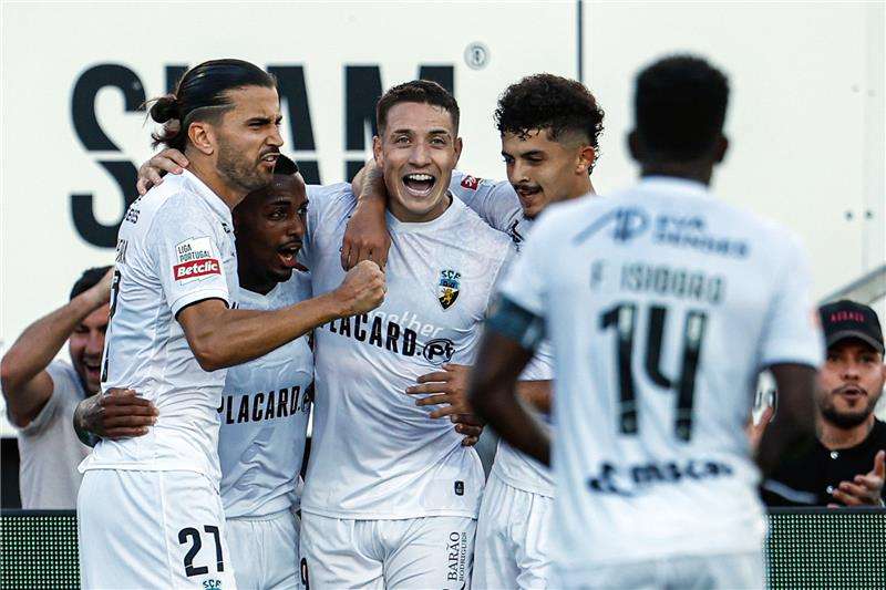 لاعبو ريو آفي