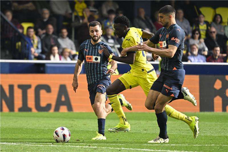 جانب من لقاء فياريال وفالنسيا