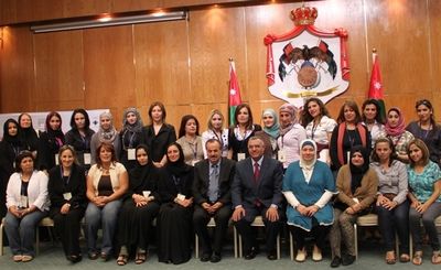 المصاروة يتوسط المشاركات في الملتقى