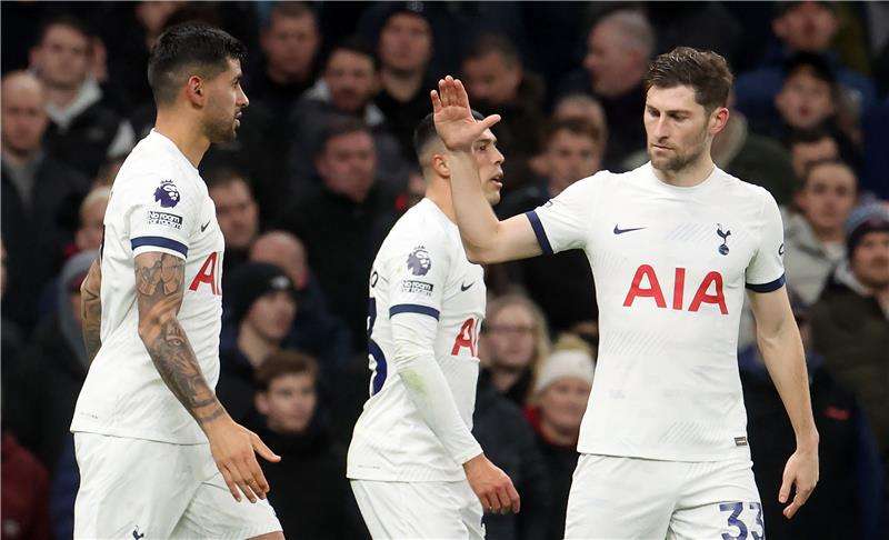 لاعبو توتنهام