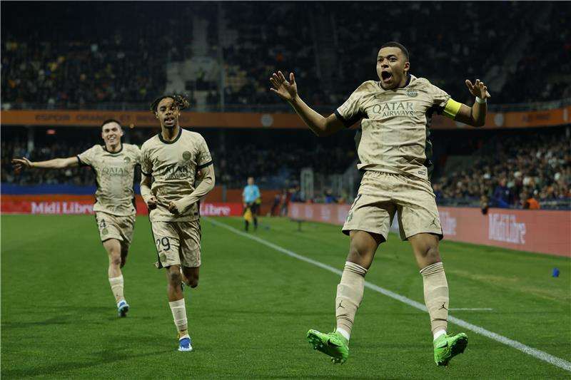 فرحة لاعبي باريس