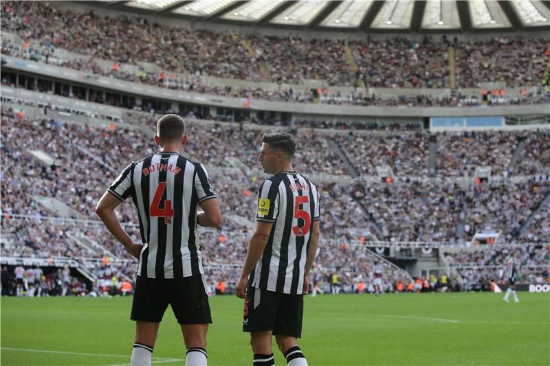 لاعبو نيوكاسل