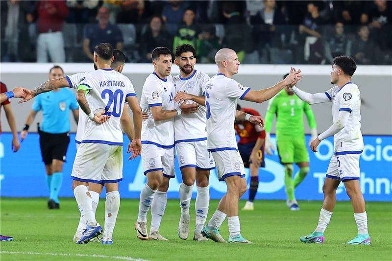 لاعبو منتخب قبرص