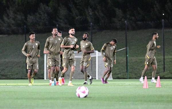 لاعبو منتخب عمان