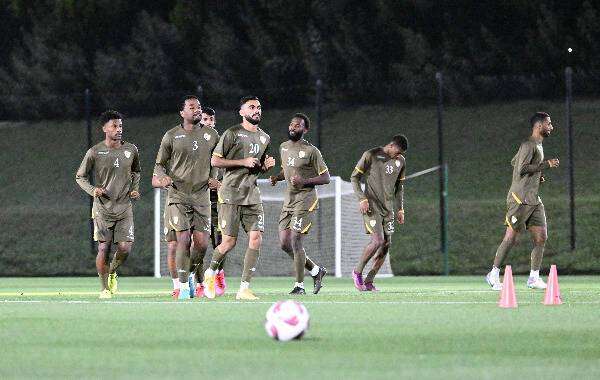 لاعبو منتخب عمان