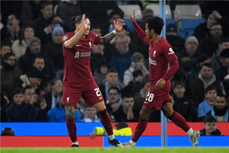 كارفاليو مع داروين نونيز