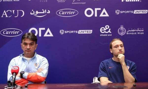 زلاتكو داليتش (يسارًا) من المؤتمر