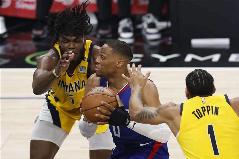 من مباراة إنديانا بيسرز و لوس أنجليس كليبرز