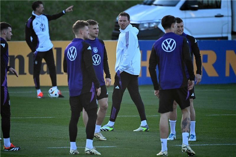 جوليان ناجلسمان