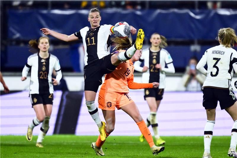 ألكسندرا بوب