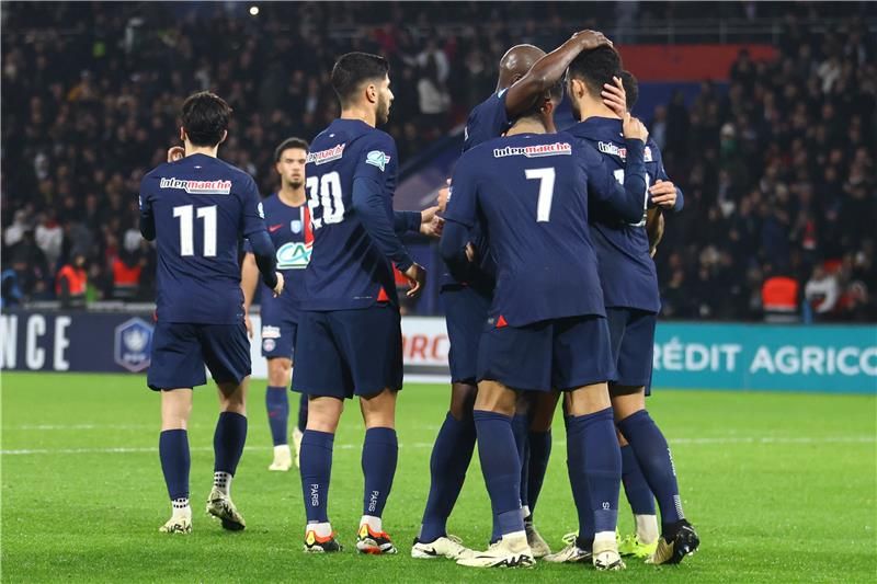 لاعبو باريس