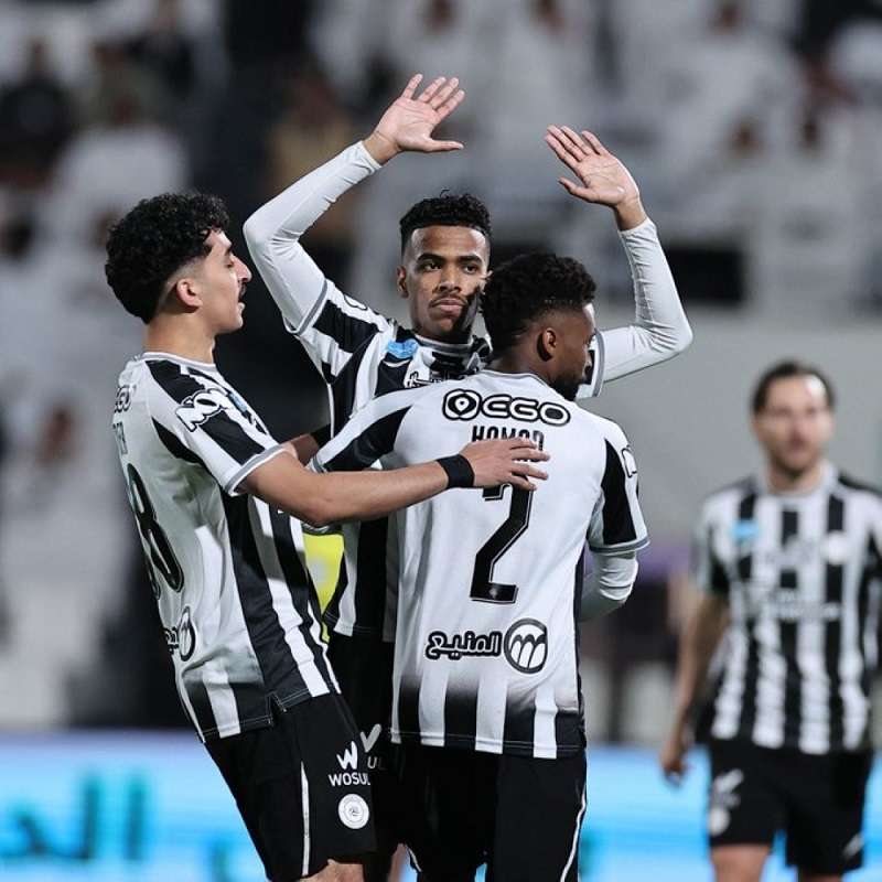 لاعبو الشباب